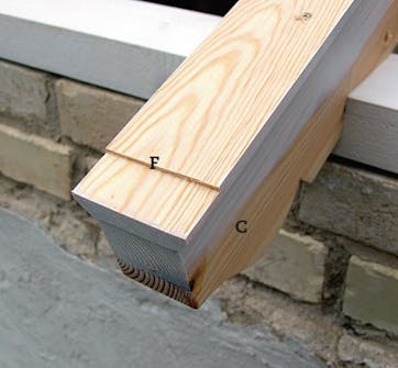 Puulistat ruuvataan paarteiden päälle. Lasikatto terassille: Puulistat ruuvataan paarteiden päälle.